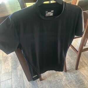 UA WOMENS HEATGEAR COMPRESSION SHIRT BLK